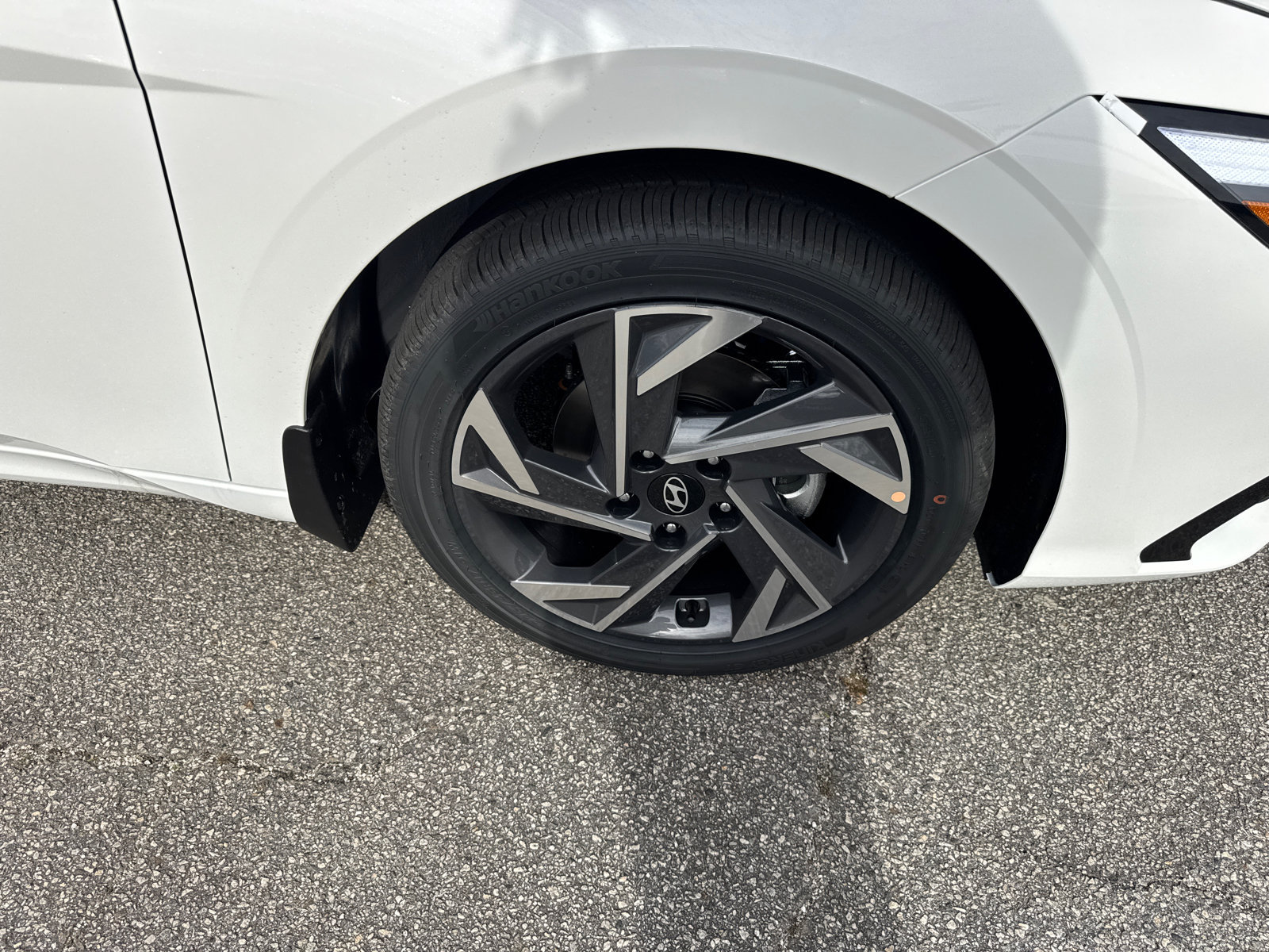 New 2026 Hyundai Elantra Limited FWD image 13