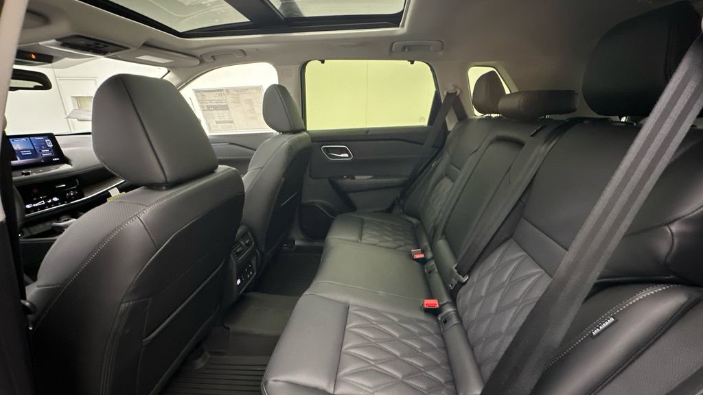New 2026 Nissan Rogue Platinum image 10