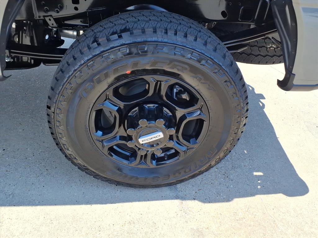 New 2026 Ford F250 4x4 Crew Cab Super Duty image 17