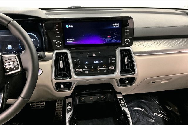 Used 2022 Kia Sorento SX Prestige w/ Panoramic Sunroof Package AWD/4WD image 7