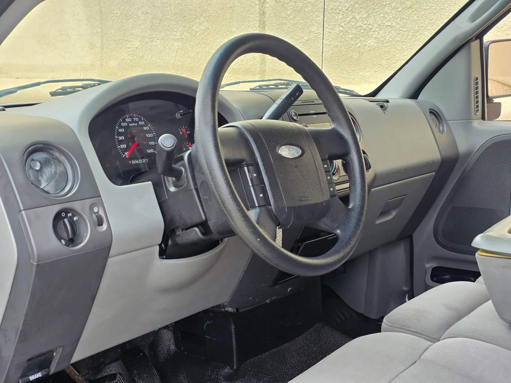 Used 2005 Ford F150 XLT image 9