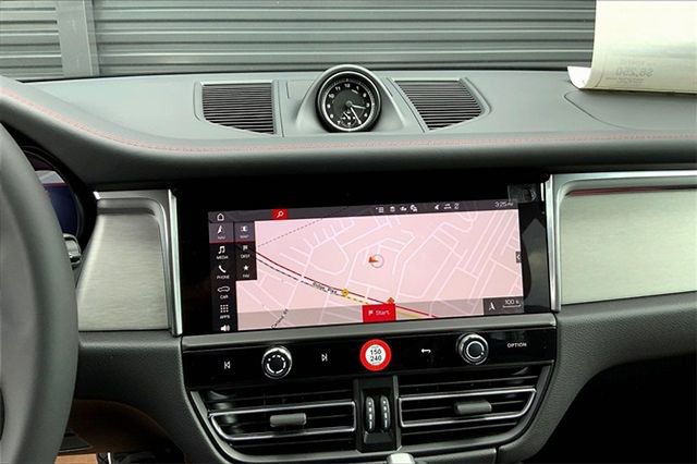Certified 2026 Porsche Macan AWD/4WD image 24