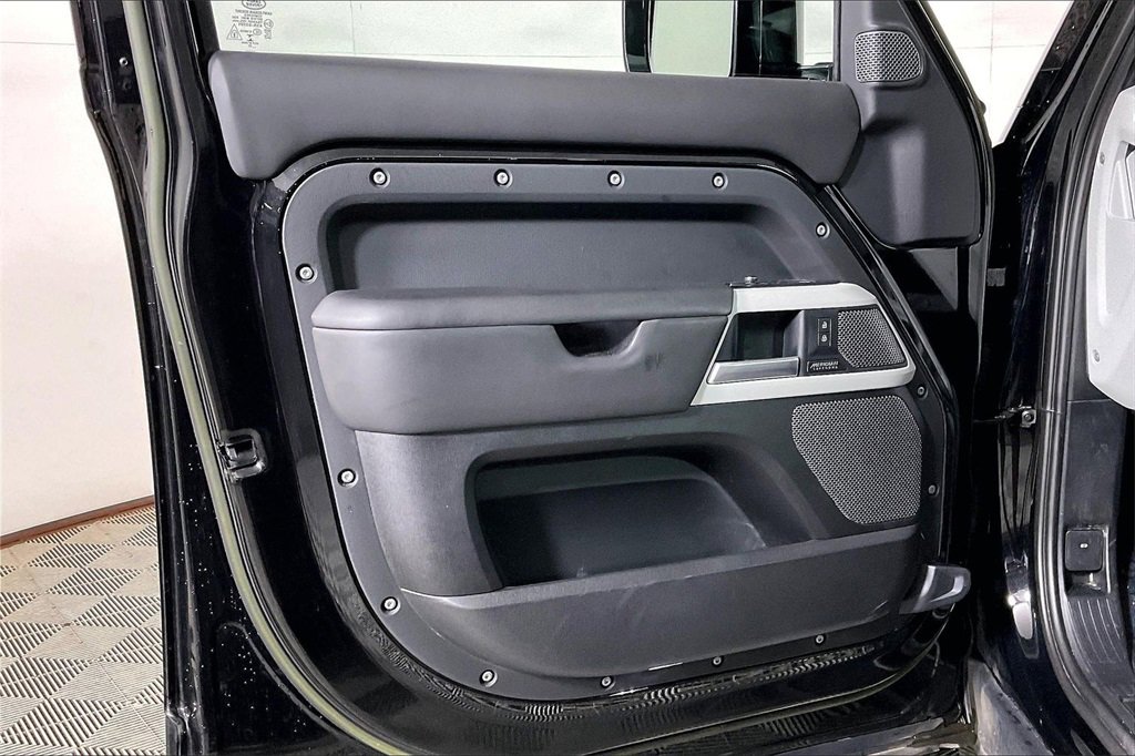 Used 2023 Land Rover Defender 110 X-Dynamic SE image 22