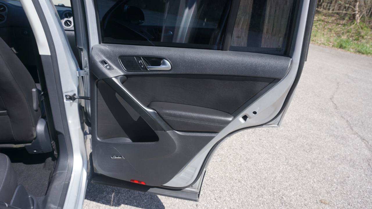 Used 2015 Volkswagen Tiguan SEL FWD image 17