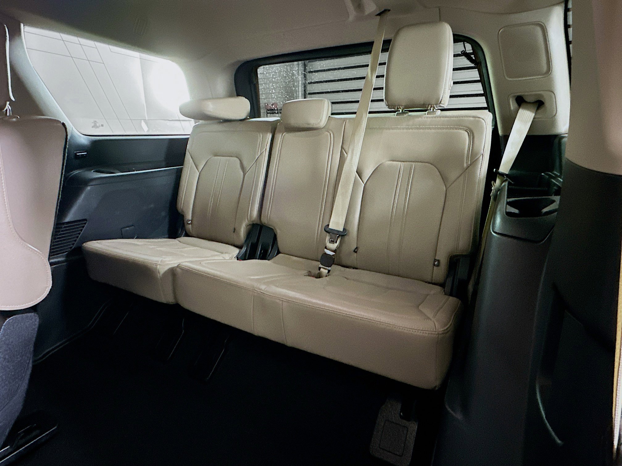 Used 2024 Ford Expedition Limited image 30