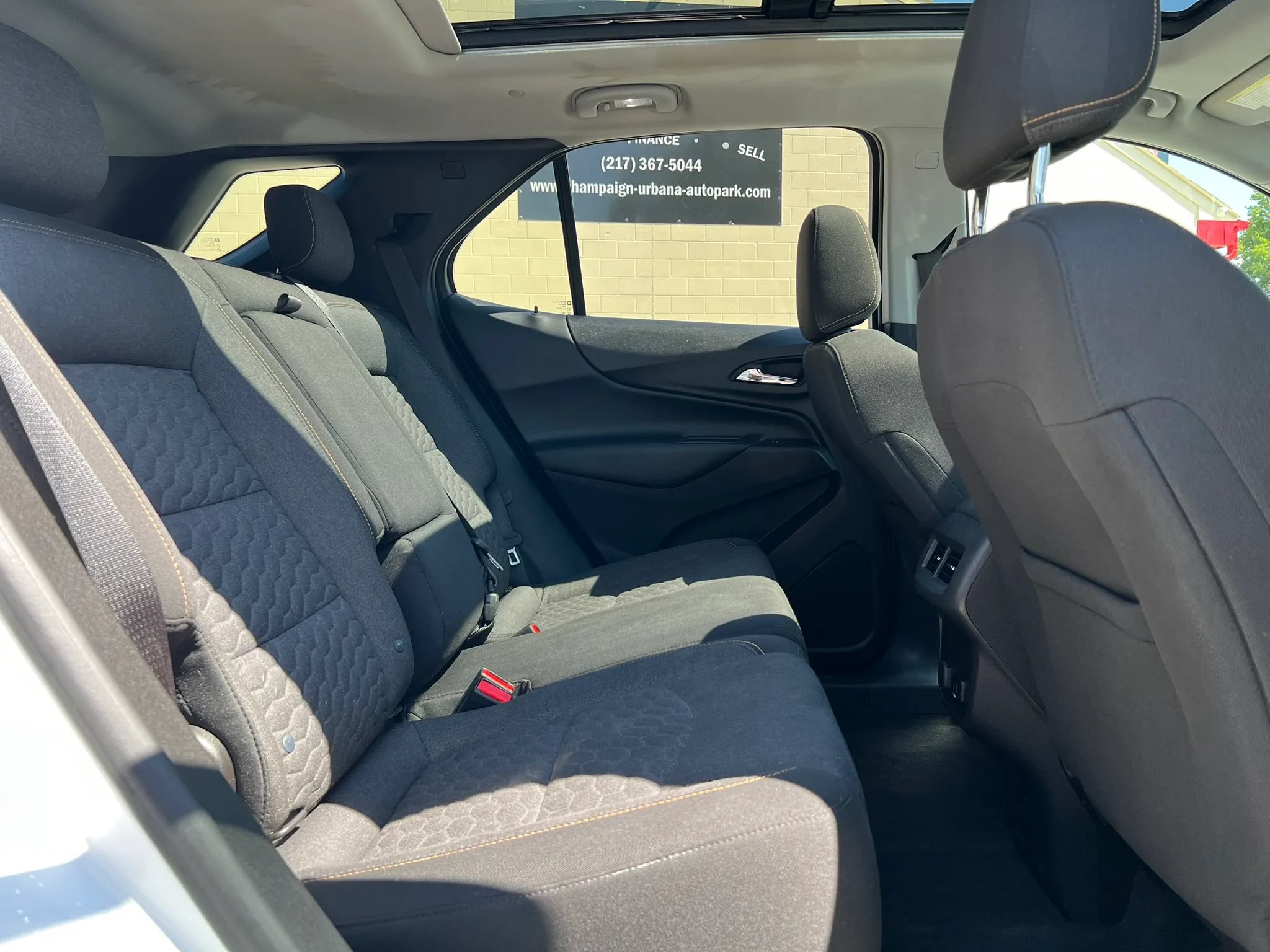 Used 2018 Chevrolet Equinox LT w/ Sun & Infotainment Package AWD/4WD image 17