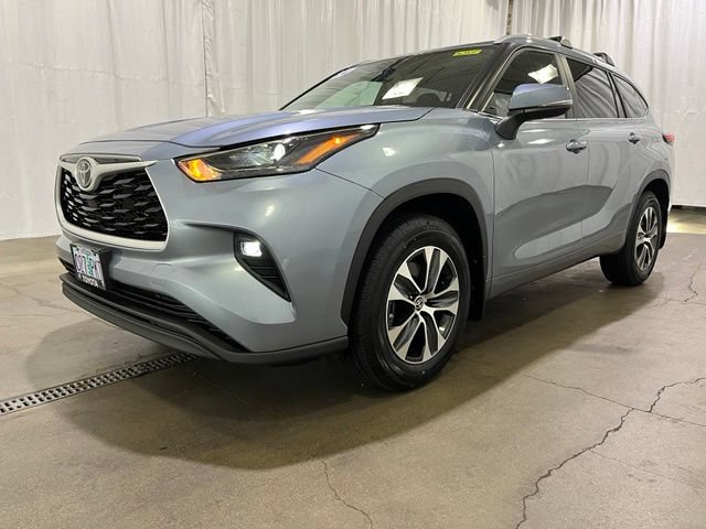 Used 2024 Toyota Highlander XLE AWD/4WD image 28
