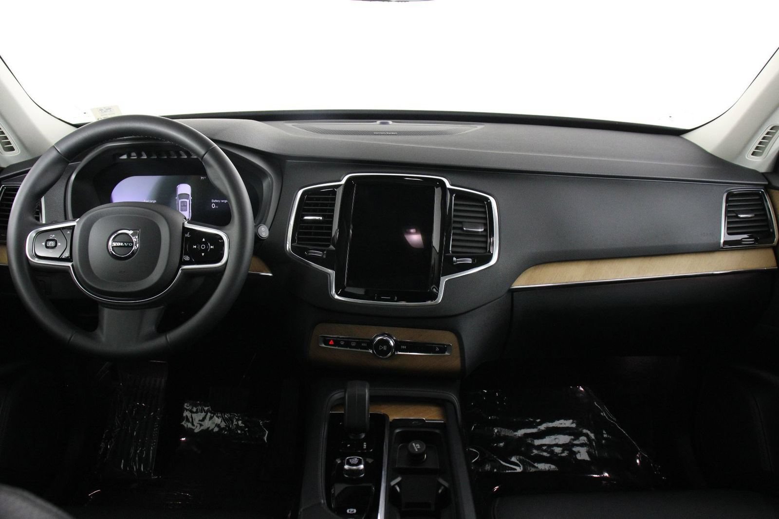 Certified 2023 Volvo XC90 T8 Plus w/ Protection Package Premier AWD/4WD image 7