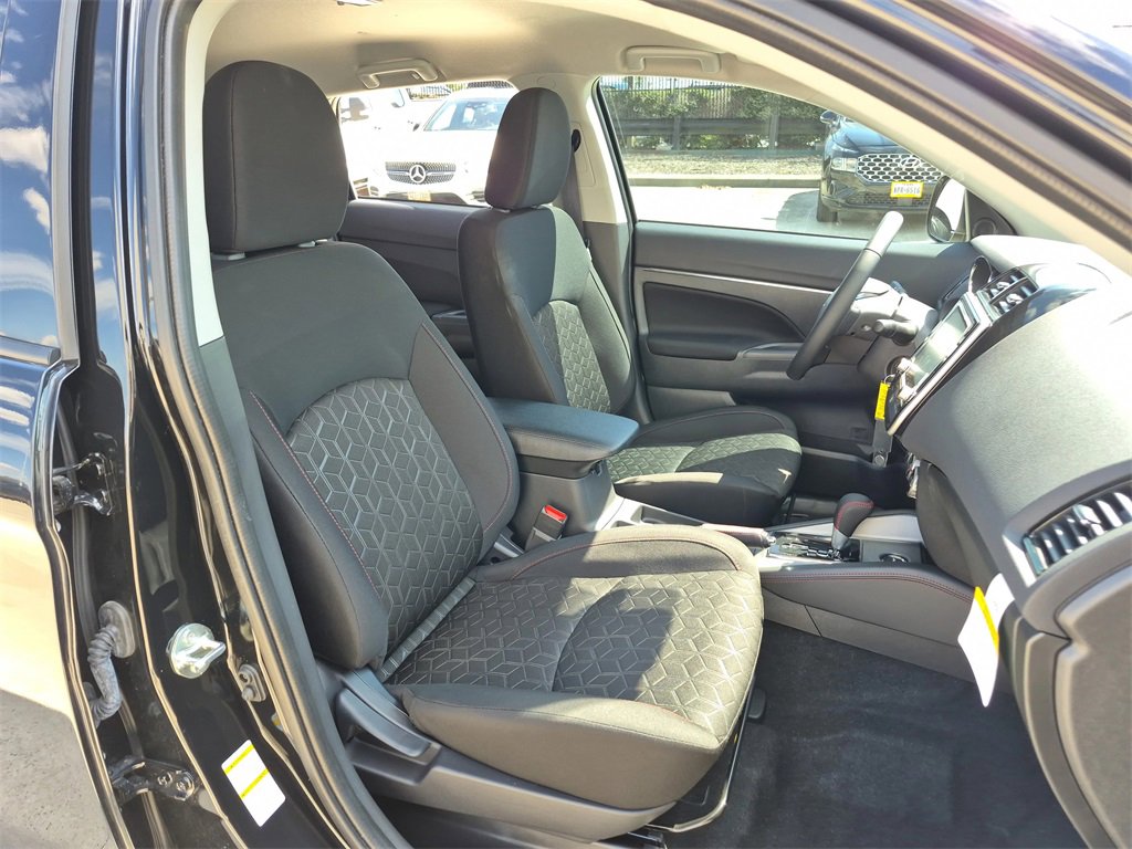 Used 2025 Mitsubishi Outlander Sport LE image 41