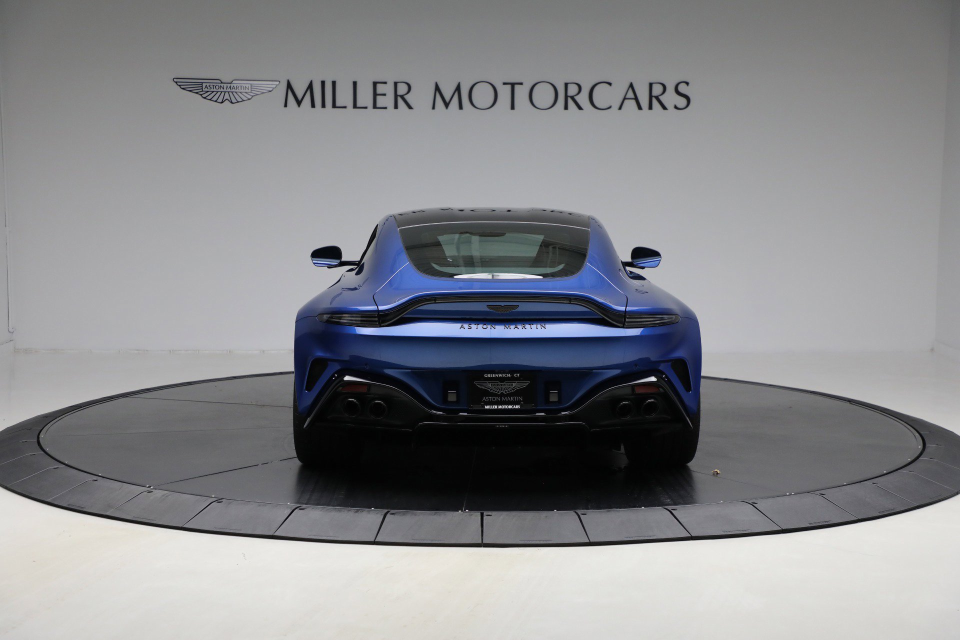 Used 2025 Aston Martin V8 Vantage Coupe image 6