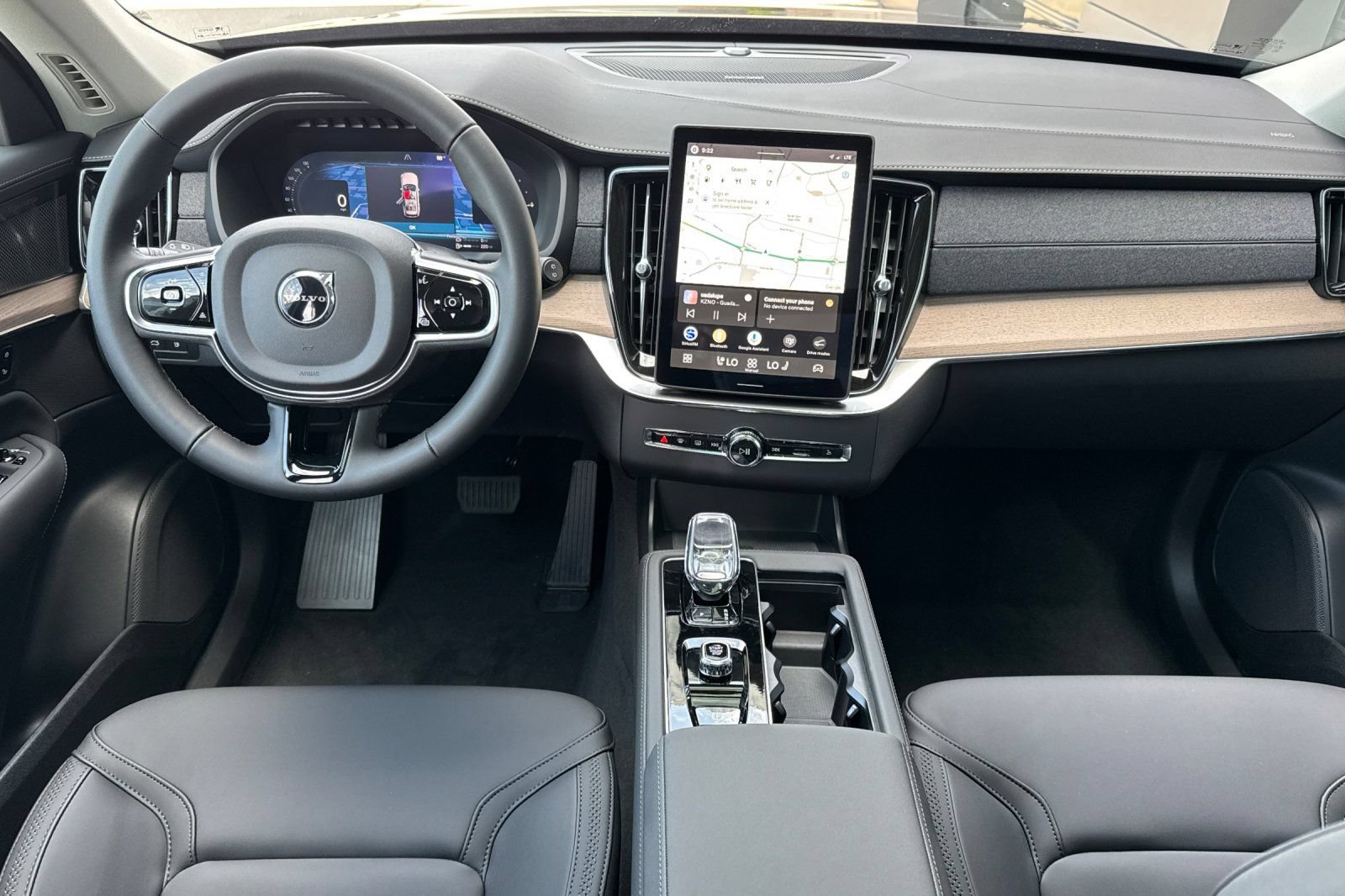New 2026 Volvo XC90 T8 Plus w/ Protection Package AWD/4WD image 14