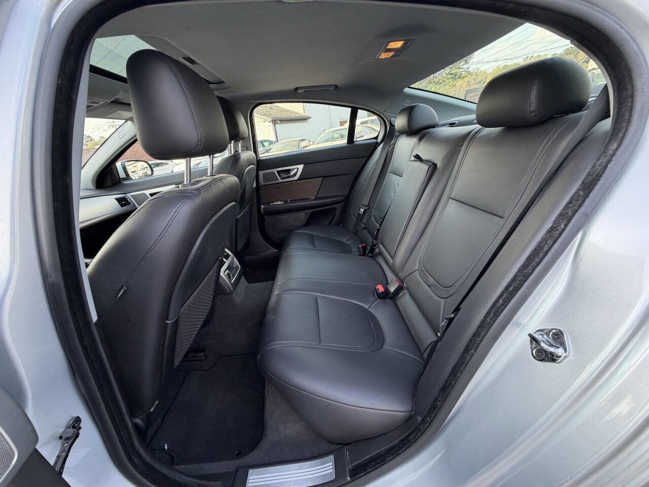 Used 2014 Jaguar XF RWD image 11