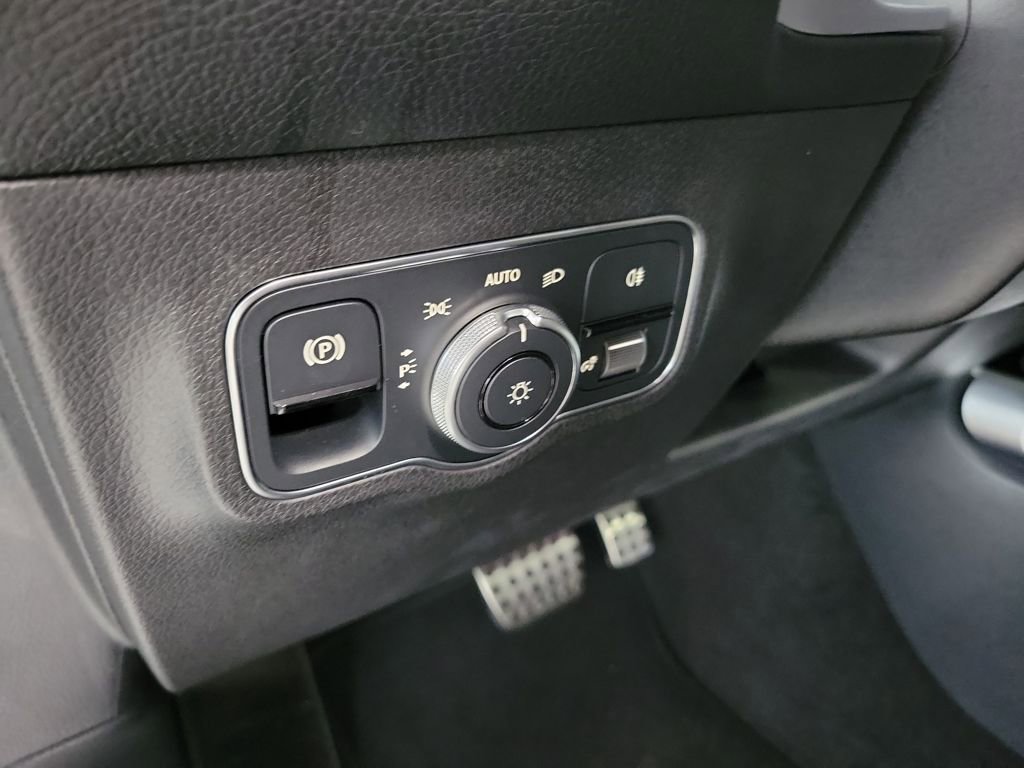 Used 2024 Mercedes-Benz GLB 35 AMG 4MATIC image 41