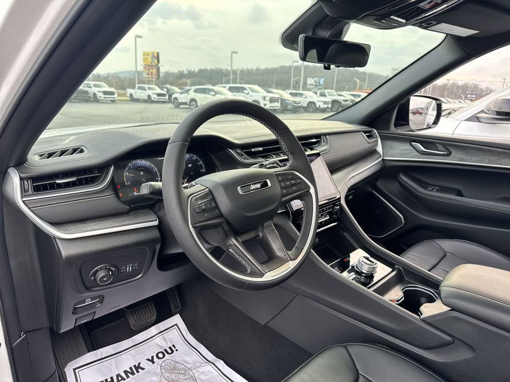 New 2025 Jeep Grand Cherokee Limited w/ Luxury Tech Group II image 14