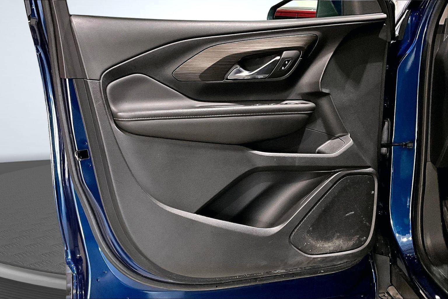 Used 2023 GMC Terrain SLE w/ Driver Convenience Package image 24