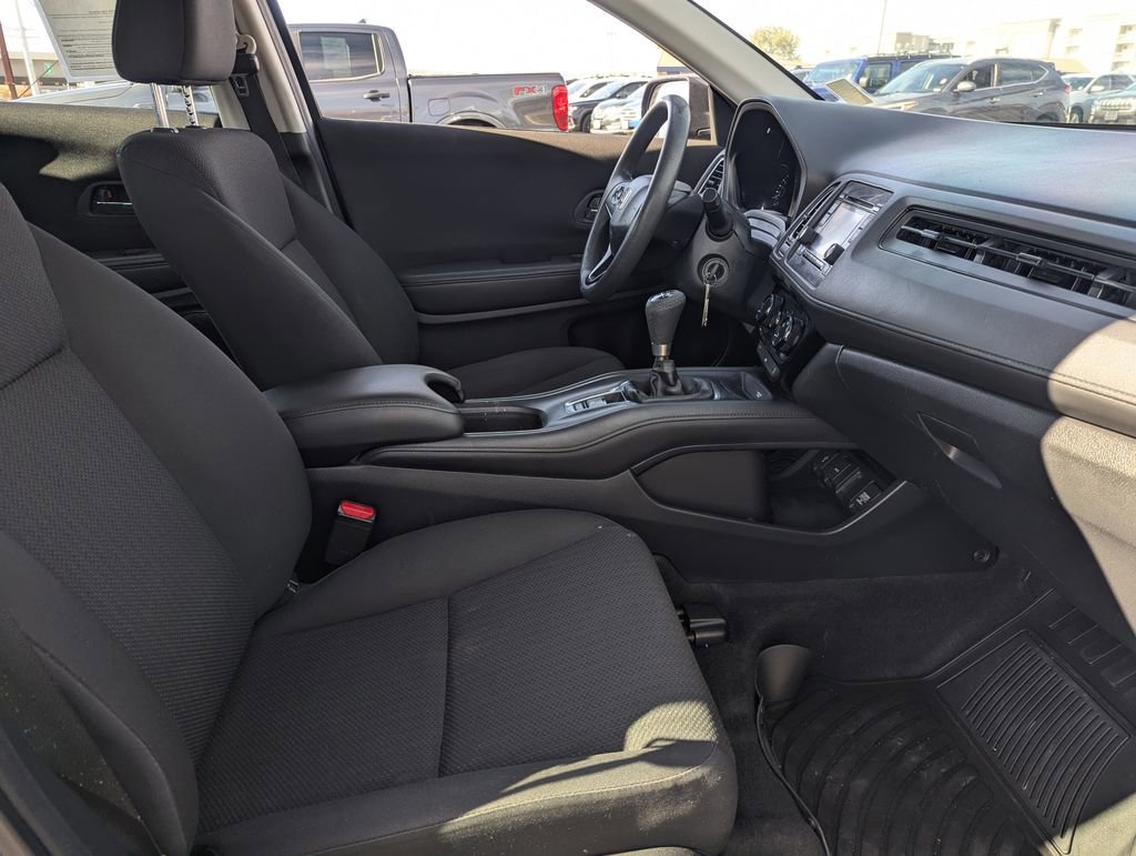 Used 2016 Honda HR-V LX image 31