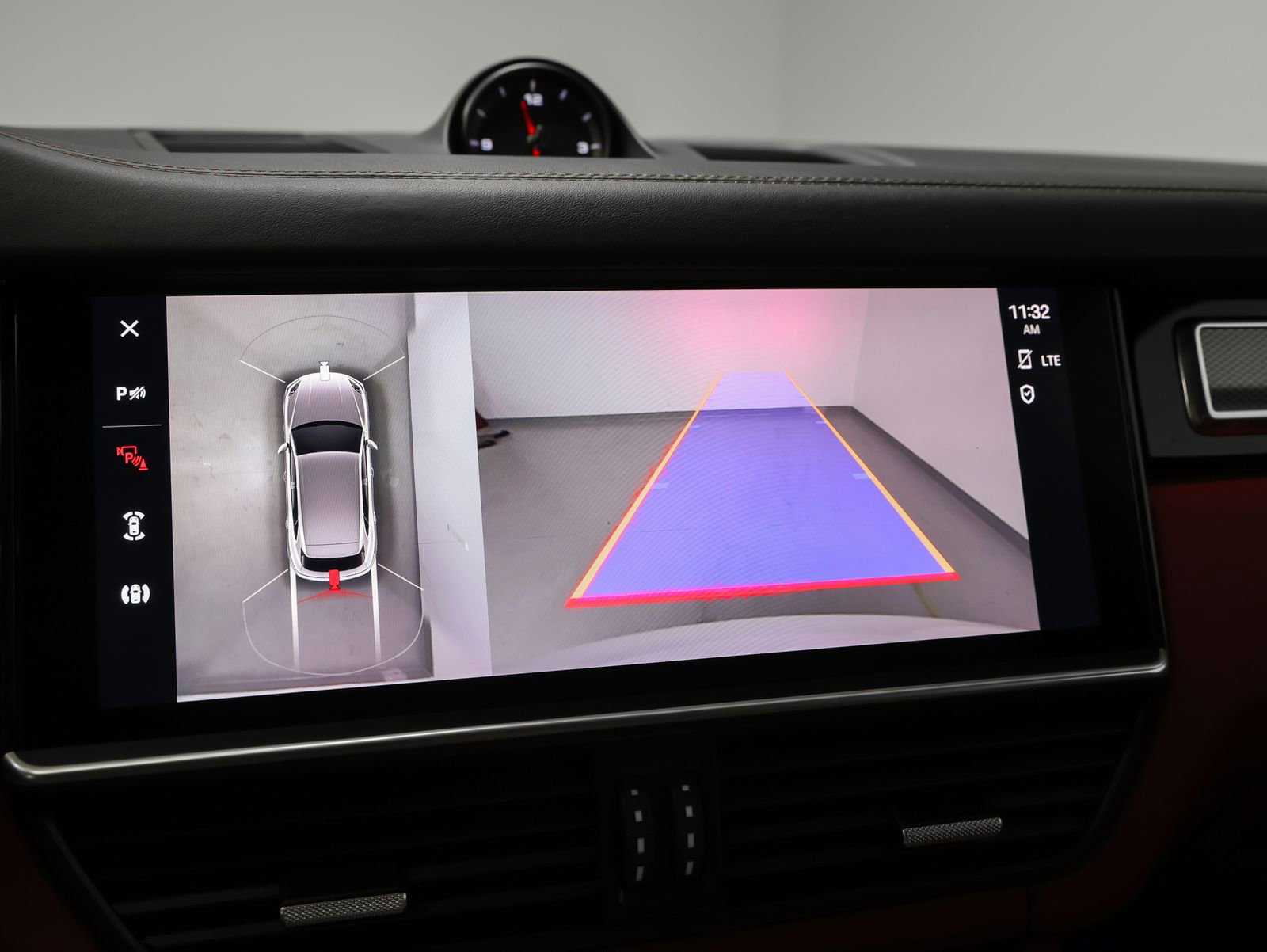 Used 2023 Porsche Cayenne S Platinum image 38