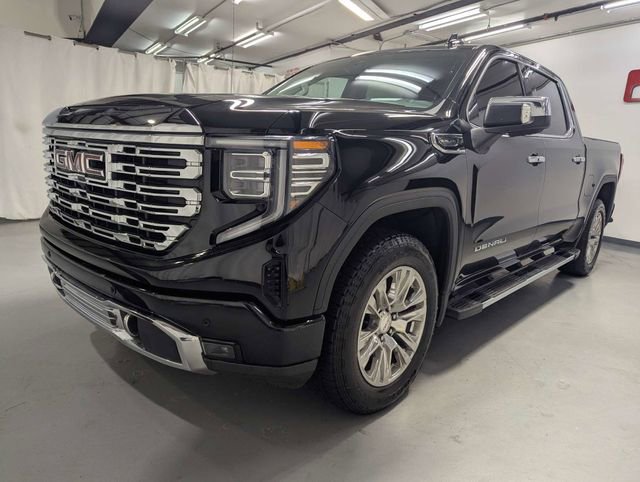 Used 2023 GMC Sierra 1500 Denali w/ Technology Package AWD/4WD image 5