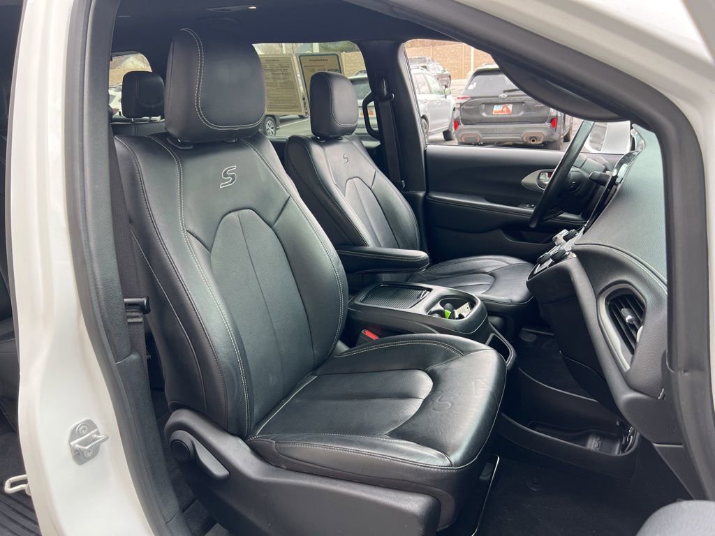 Certified 2021 Chrysler Pacifica Touring-L w/ S Appearance Package image 23