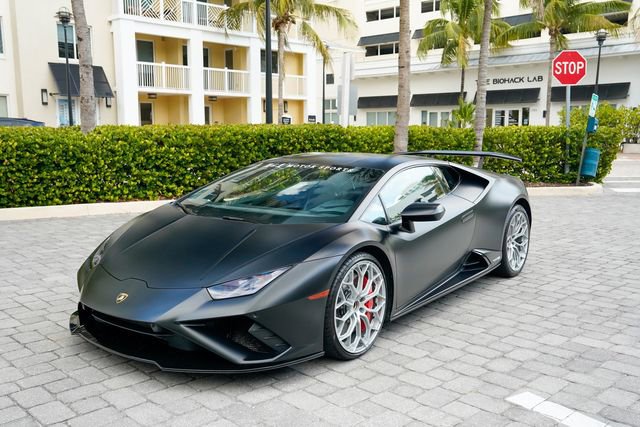 Used 2022 Lamborghini Huracan EVO image 2