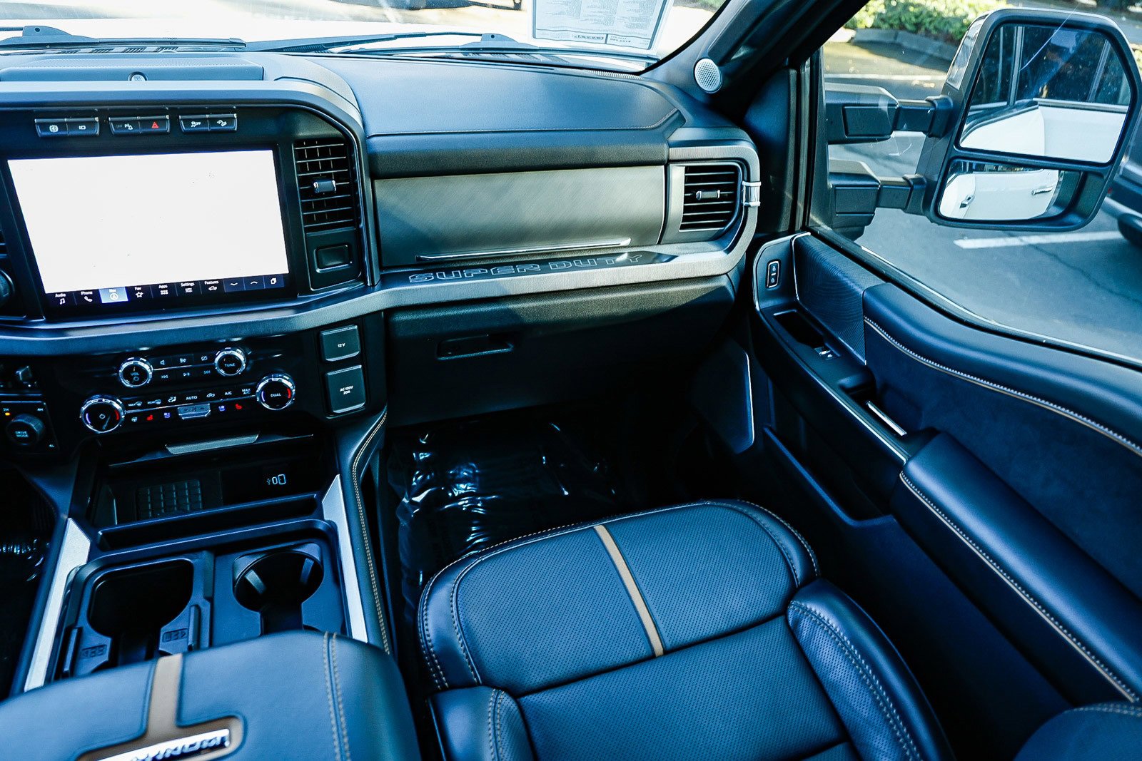 Used 2024 Ford F450 Platinum w/ FX4 Off-Road Package image 15