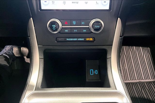 Used 2024 Ford Edge SEL w/ Convenience Package image 16