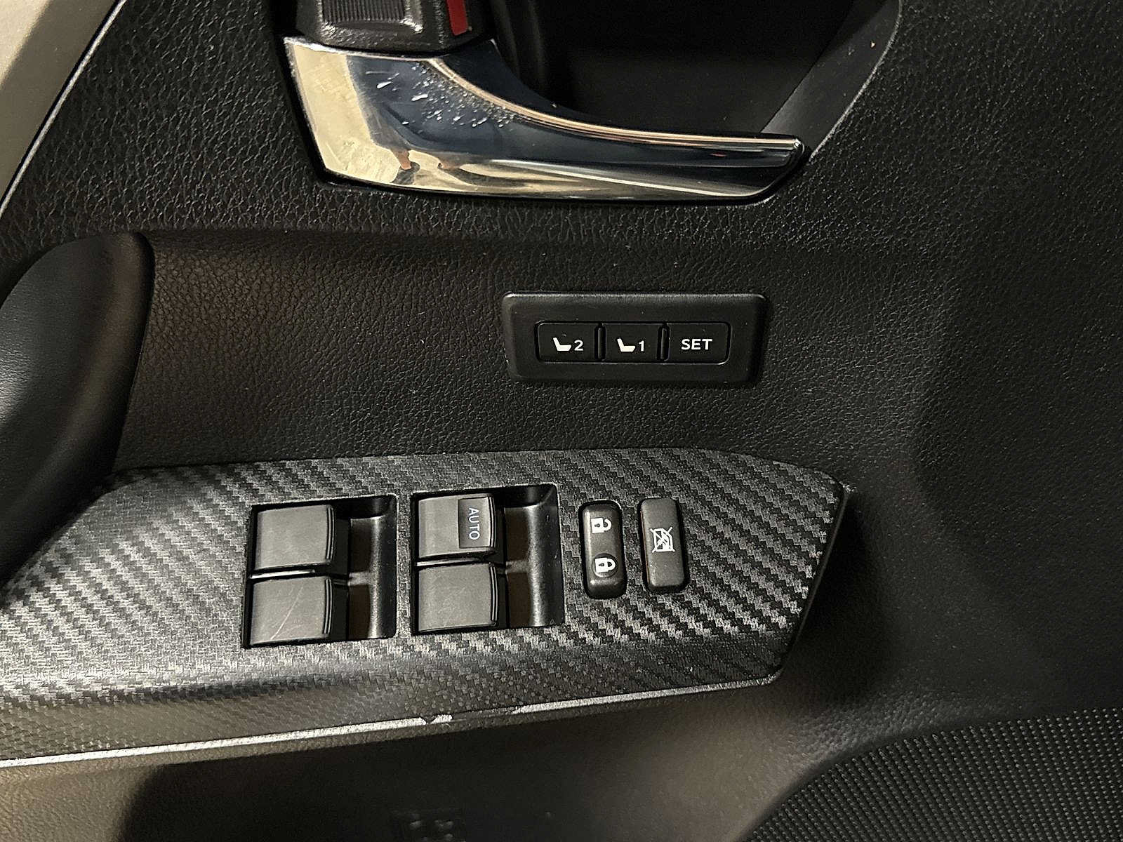 Used 2015 Toyota RAV4 Limited AWD/4WD image 23