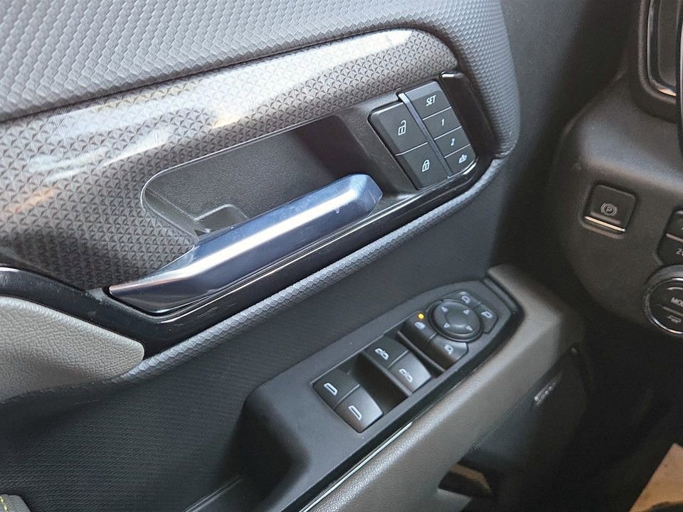 Used 2023 Chevrolet Silverado 1500 ZR2 w/ Technology Package image 21