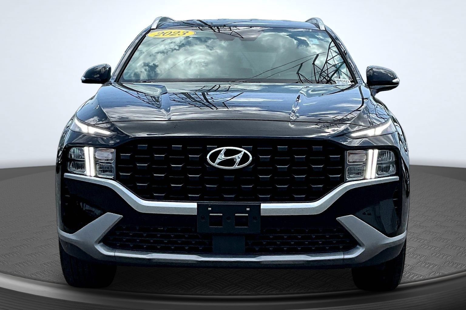 Used 2023 Hyundai Santa Fe SEL AWD/4WD image 2