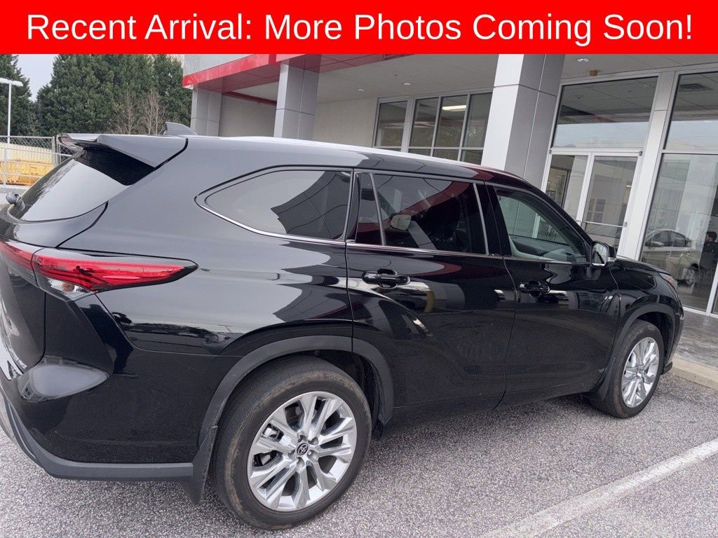 Used 2022 Toyota Highlander Limited image 3