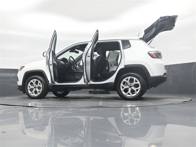 Used 2025 Jeep Compass Sport image 53