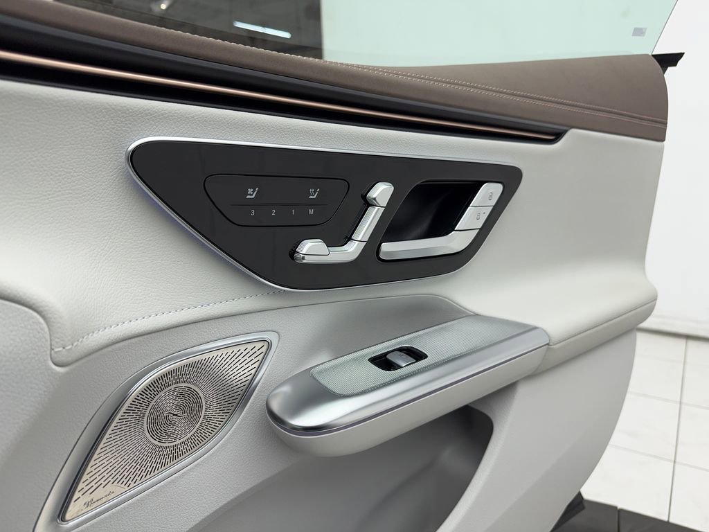 Used 2023 Mercedes-Benz EQE 500 4MATIC Sedan image 47