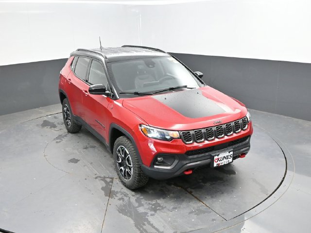 New 2026 Jeep Compass Trailhawk w/ Trailer Tow Group AWD/4WD image 33