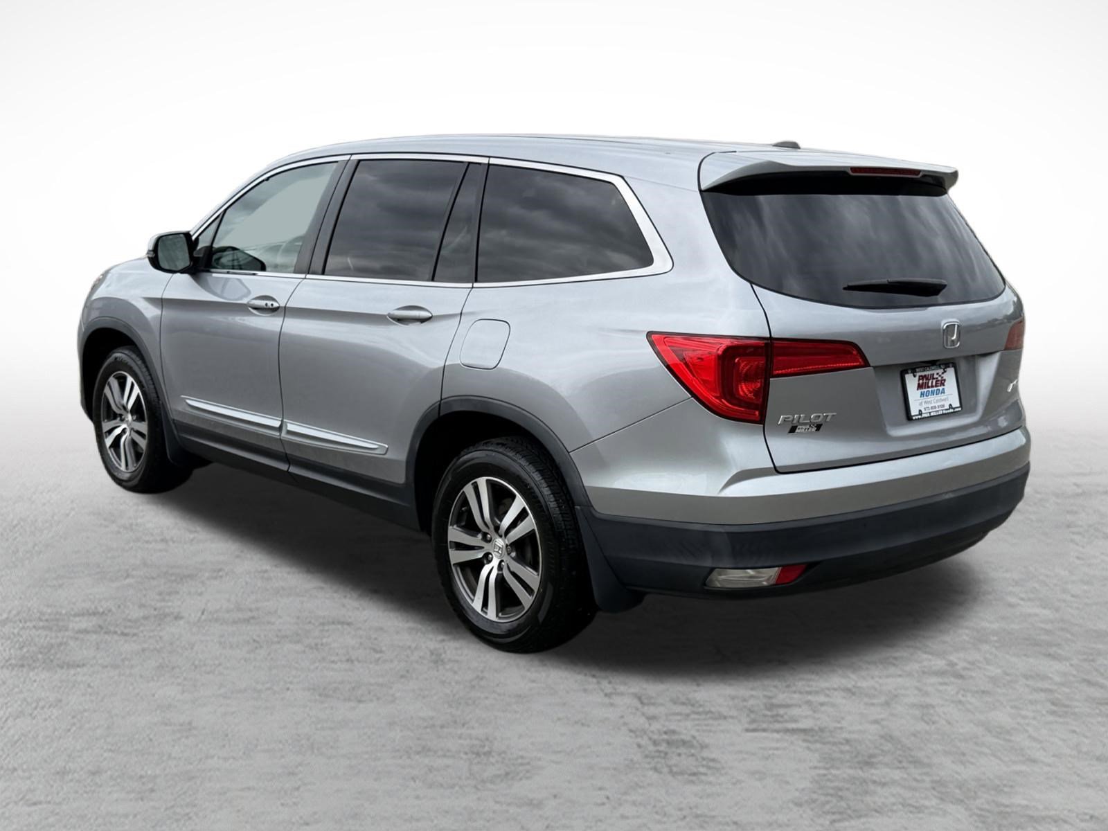 Used 2017 Honda Pilot EX image 5