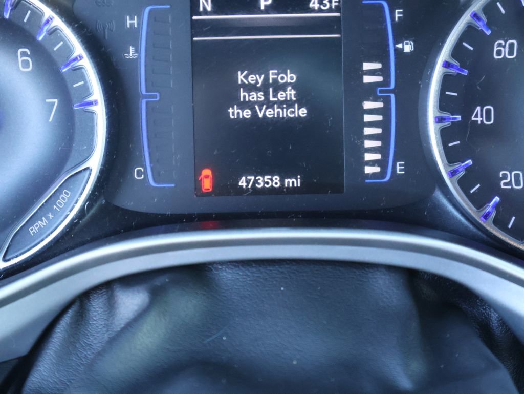 Used 2020 Chrysler Pacifica Touring w/ S Appearance Package image 34