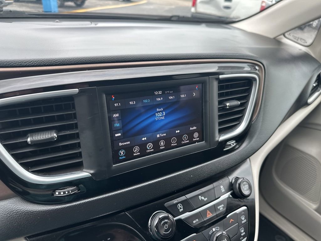 Used 2018 Chrysler Pacifica Touring w/ Tire & Wheel Group image 21