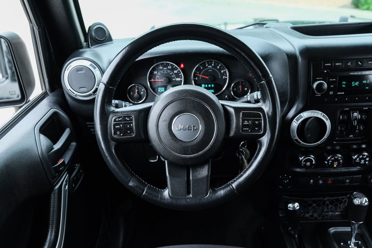 Used 2014 Jeep Wrangler Unlimited Rubicon w/ Connectivity Group AWD/4WD image 45
