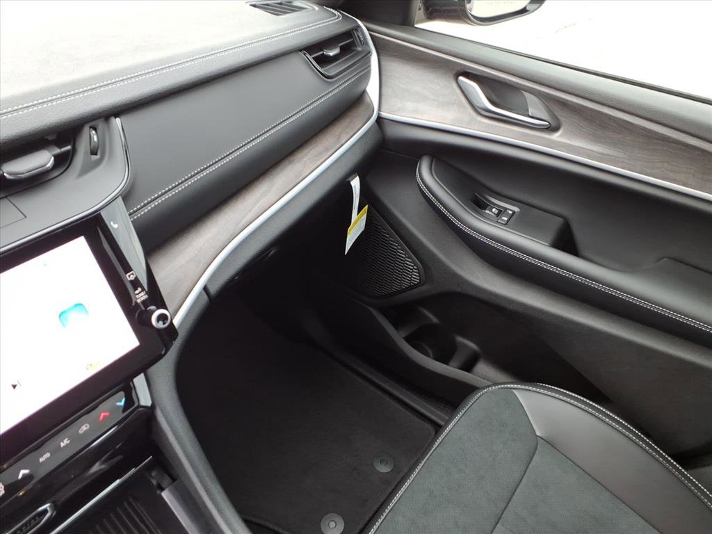 New 2026 Jeep Grand Cherokee L 4WD image 32