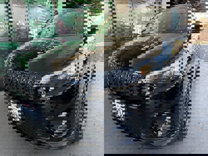 Used 2019 Jeep Cherokee Latitude Plus FWD image 3