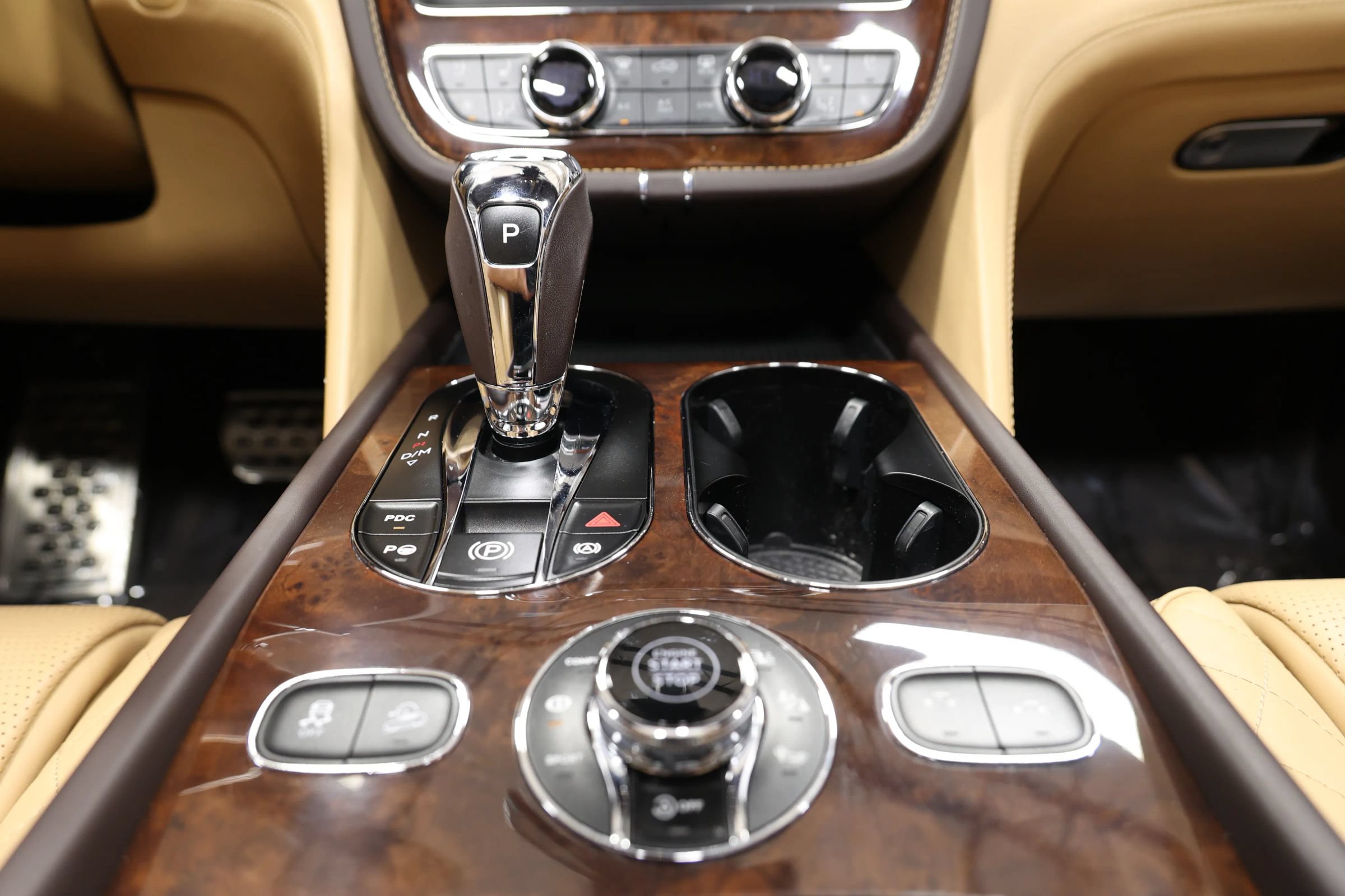 Used 2018 Bentley Bentayga AWD/4WD image 41