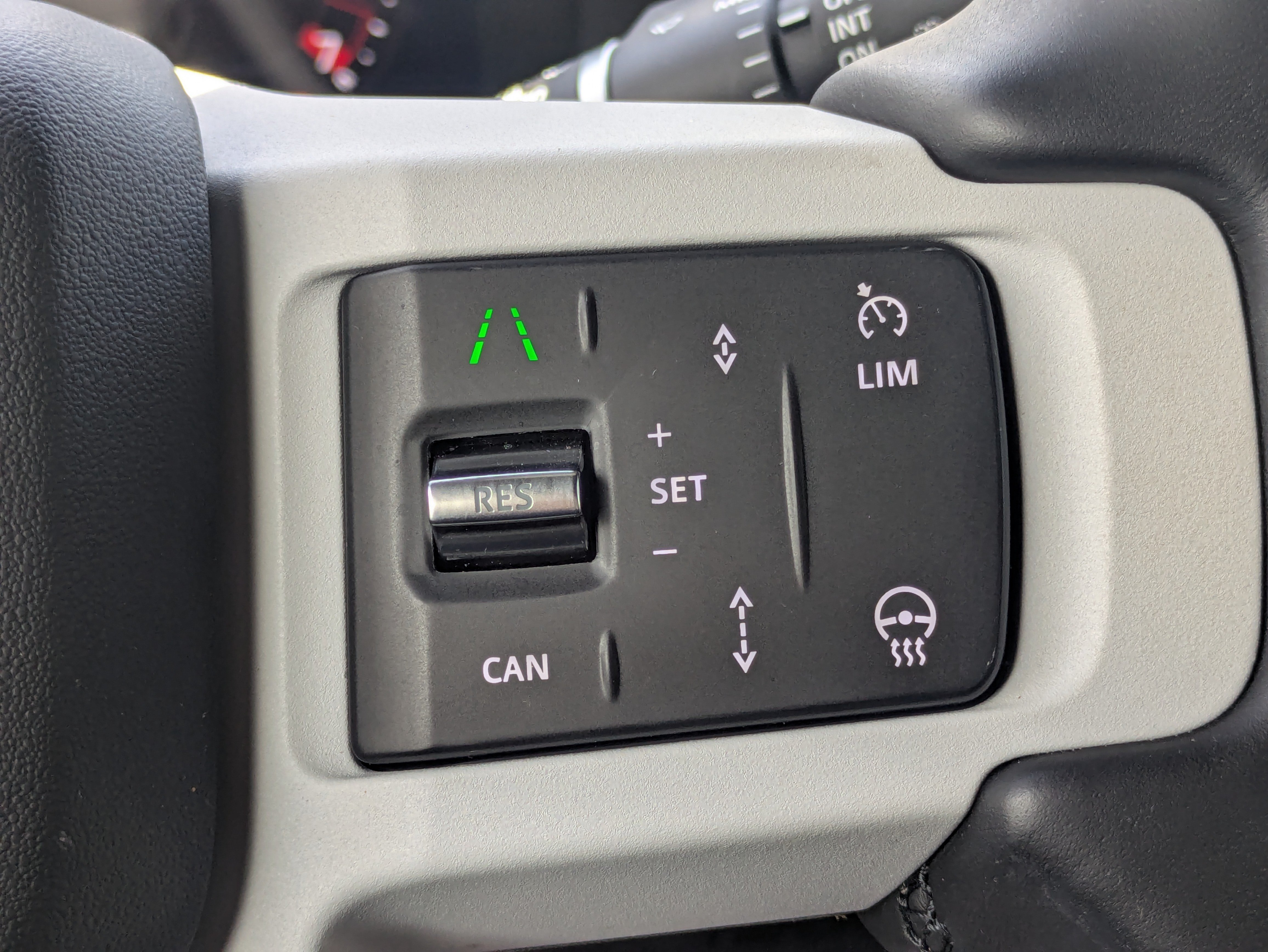 Used 2025 Land Rover Defender 110 X-Dynamic SE AWD/4WD image 26