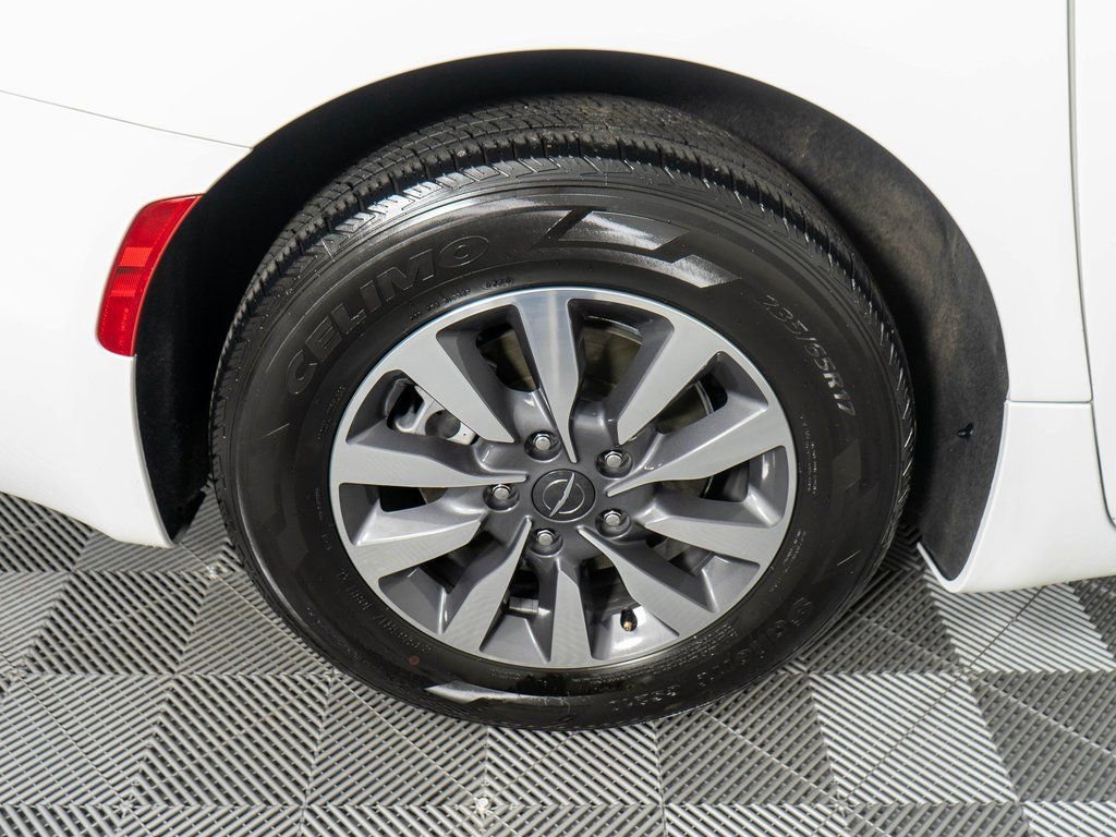 Used 2024 Chrysler Pacifica Select image 31