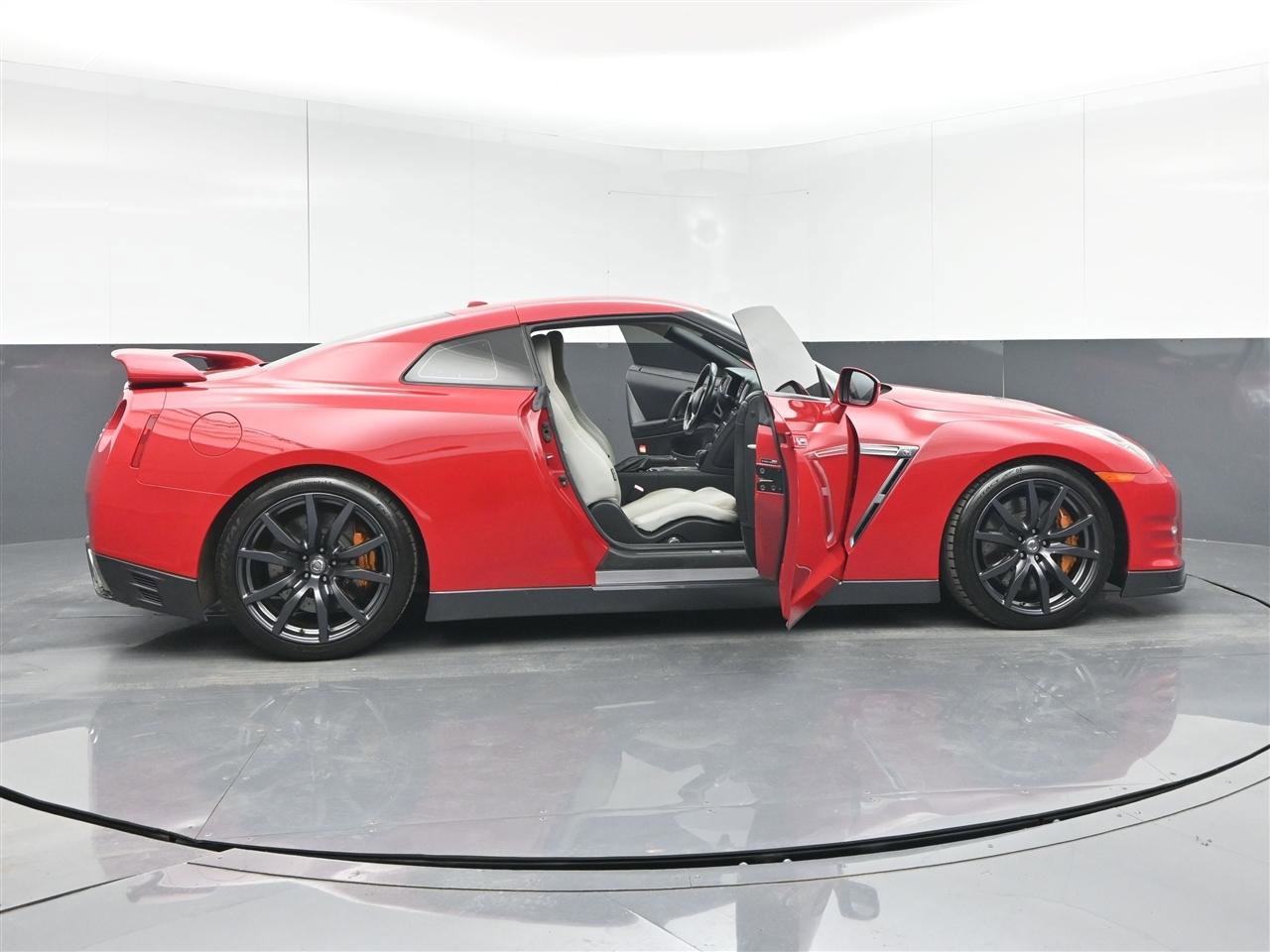 Used 2013 Nissan GT-R Premium AWD/4WD image 40