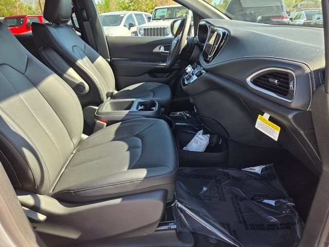 New 2026 Chrysler Pacifica Select FWD image 13
