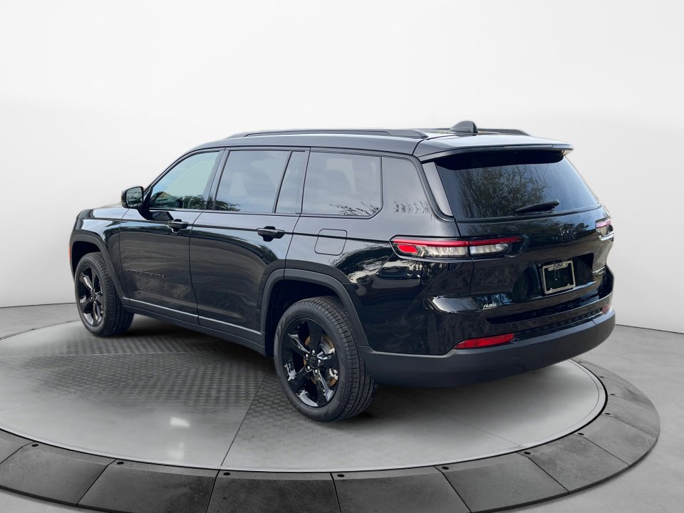 Used 2025 Jeep Grand Cherokee L Limited w/ Black Appearance Package image 5