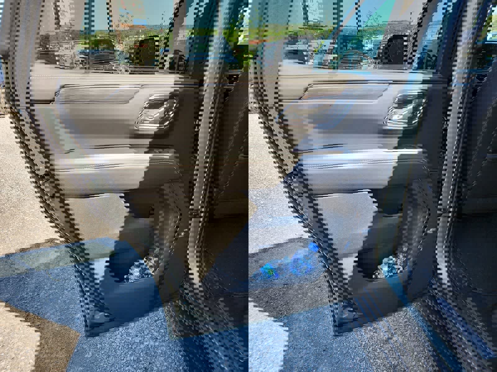 Used 2023 GMC Yukon SLT w/ SLT Premium Package image 28