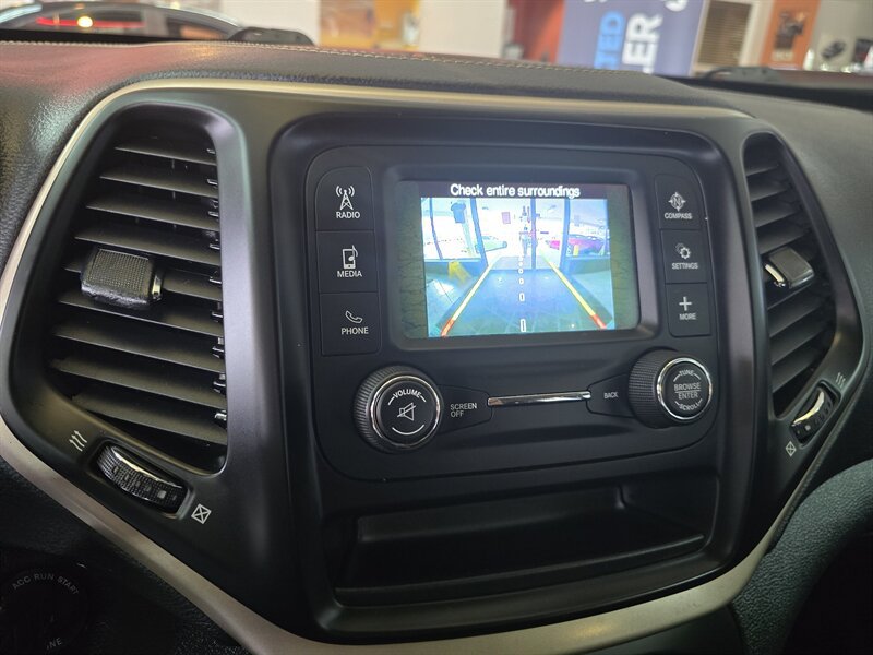 Used 2016 Jeep Cherokee Sport FWD image 19