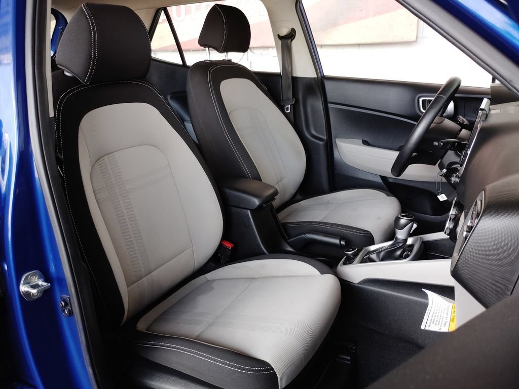 Used 2021 Hyundai Venue SEL FWD image 14