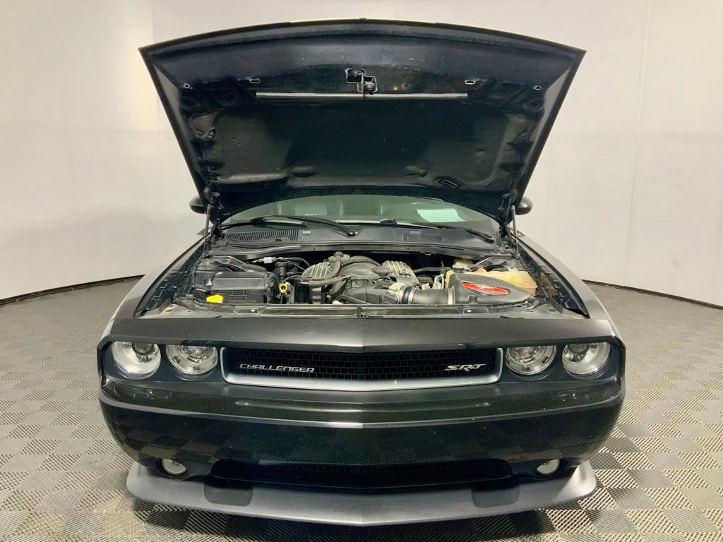 Used 2014 Dodge Challenger SRT8 w/ Harman/Kardon Audio Group RWD image 4