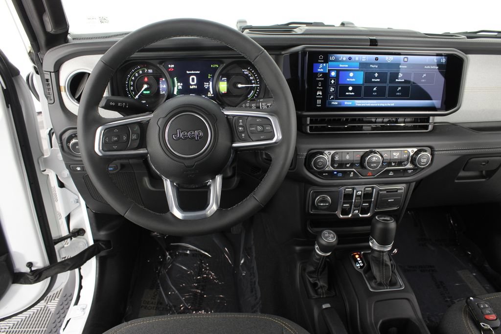 Used 2025 Jeep Wrangler Unlimited Sahara AWD/4WD image 10